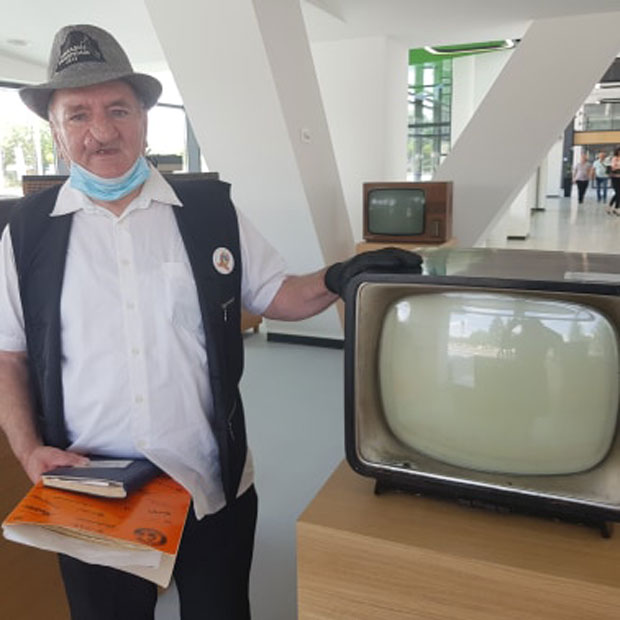 Сви Савини телевизори: Зрењанинац поклонио 150 експоната музеју